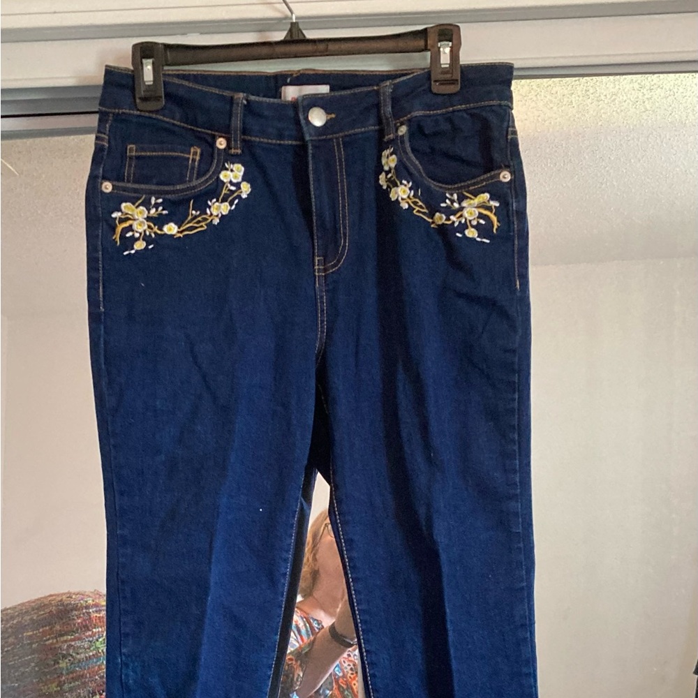 Barely worn Skinny Jeans with embroidered florals at pockets.